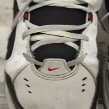 Ayakkabıda Aşırı Koku: Değişim Ve İade Talebi