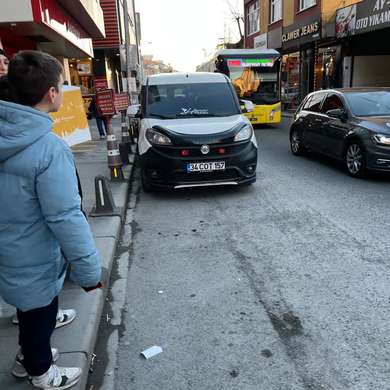 Aras Kargo Şoförü Çocukları Korkutan Tehlikeli Park Etme