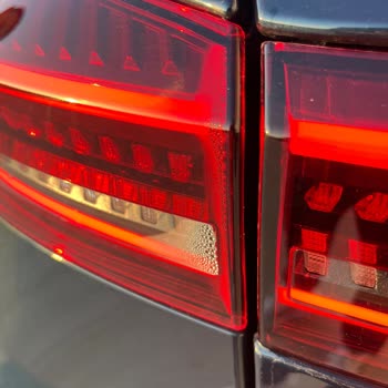 Personelin İlgisiz Tutumu Ve Stop Lambasındaki Buharlaşma