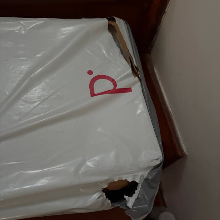 İki Kez Hasarlı Paket Teslimatı Müşteri Memnuniyetini Zedeliyor