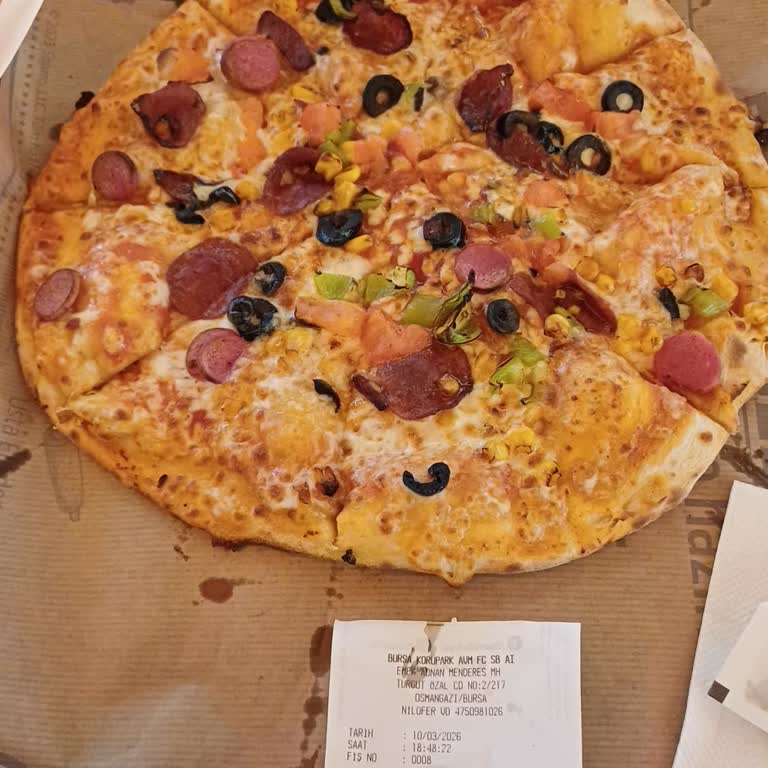 Sbarro’da Karışık Pizza Üzerindeki Malzeme Eksikliği Ve 290 TL İade Talebi