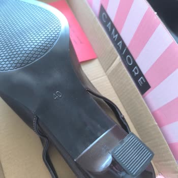 Talep Edilen 36 Numara Ayakkabı 40 Numara Olarak Gönderildi