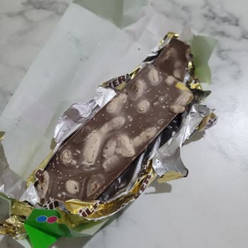 Ülker Antep Fıstıklı Çikolatada Renk Bozukluğu Ve Bayat Tat Şikayeti