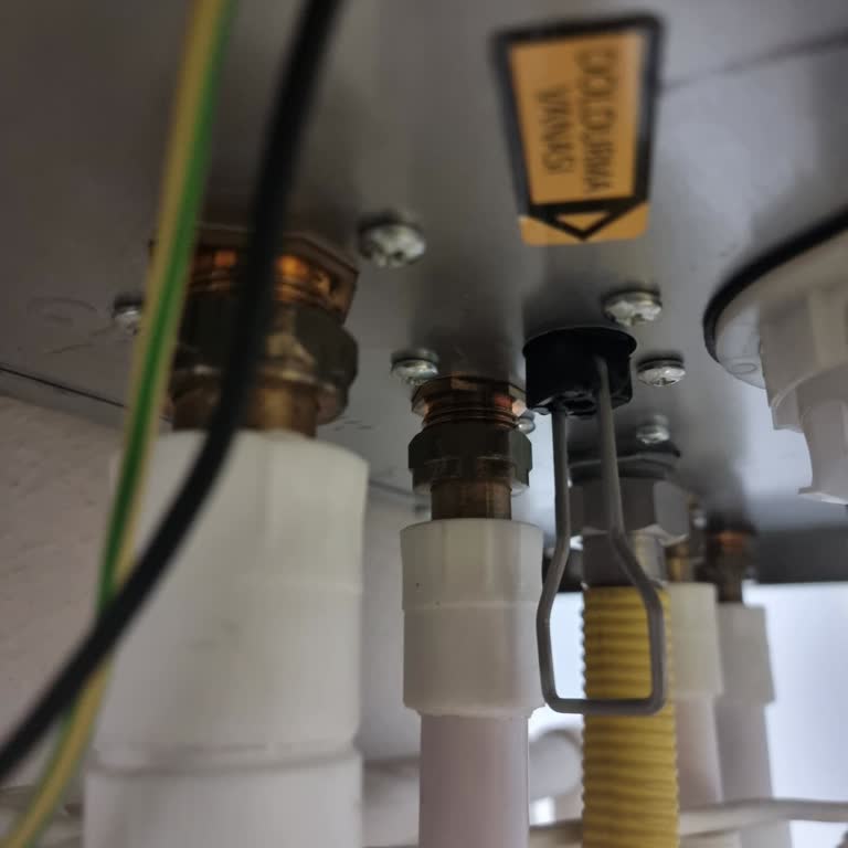 Kombinin Su Vanası Aşırı Sert, Tek Başına Açamıyor Ve Ücretsiz Değişim Talep Ediyorum