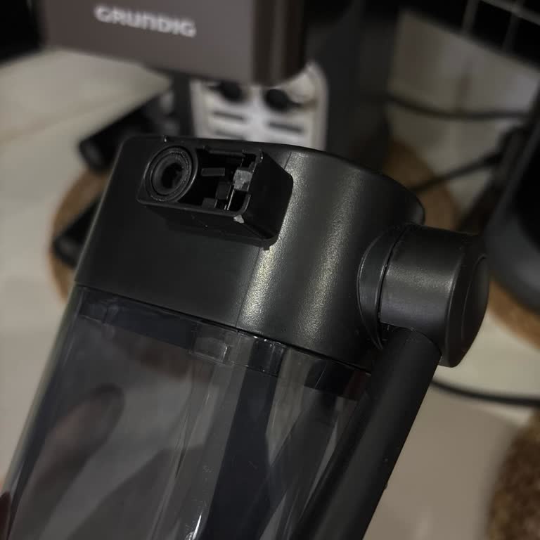 Kırılan Süt Köpürtme Parçası Nedeniyle Grundig Espresso Makinesi Kullanılamaz