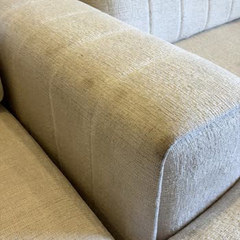 Vivense Liora Köşe Koltukta Eksik Montaj Deliği Ve Yanlış Parça Yerleşimi