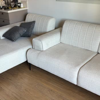 Vivense Liora Köşe Koltukta Eksik Montaj Deliği Ve Yanlış Parça Yerleşimi