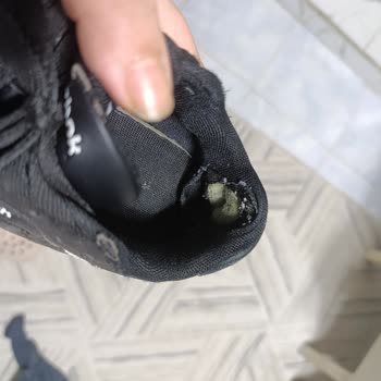 Reebok Ayakkabım 1,5 Ayda Yırtıldı, Mağaza Kullanıcı Hatası Dedi