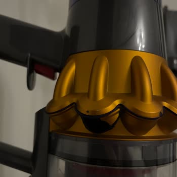 Dyson V15 Süpürge Haznesindeki Kırık İçin Ücretsiz Parça Değişimi Talebi