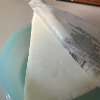 Mandıradan Tulum Peynirinin İçine Gömülü Şekilde Kıl Olduğunu Fark Ettim