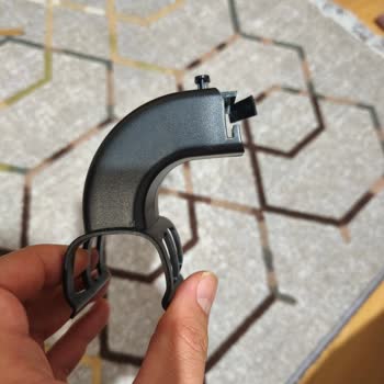 Philips 9000 Süpürgenin Dik Durma Aparatı Kısa Sürede Kırıldı Garanti Değişimi Talebi