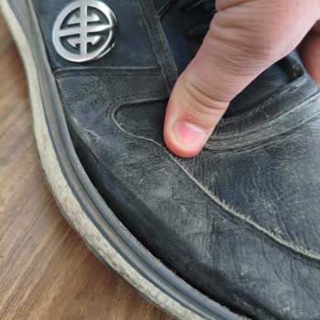 Çetinkaya Ayakkabının Alt Tabanı İle Deri Kısmı Arasında Açılmalar Oluştu