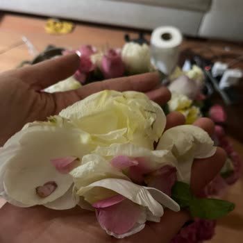 İthal Çiçeklerden Oluşan Buket Solmuş Ve Bozulmuş: 5.450 TL İadesi Talebi