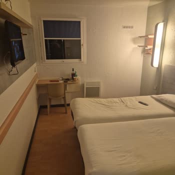 Ulaşım Arızası Ve Kirli Otelde Aile Ayrılığı