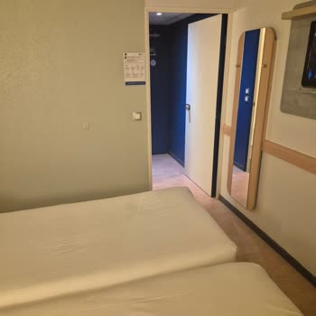 Ulaşım Arızası Ve Kirli Otelde Aile Ayrılığı