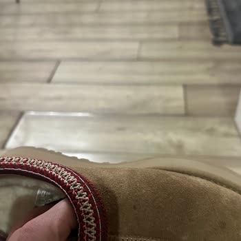 Outlet Ayakkabının Kullanılmış Görünümü İçin Hızlı Değişim Talebi