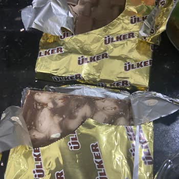 Ülker Fıstıklı Çikolatasının Bozuk Görünümü Misafirler Önünde Mahcubiyet Ve Sağlık Endişesi Yarattı