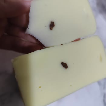 Kaşar Peynirinde Yabancı Cisim Çıktı Bebek Sağlığı Risk Altında