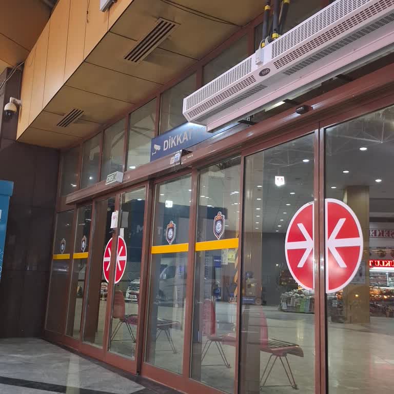 Saat 04.45'te Kalkması Gereken Otobüs Gelmedi Ve Bilgilendirme Yapılmadı