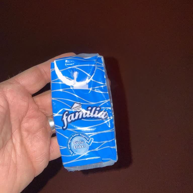 Familia Mendil Paketlerinin Aşırı Yapışkanlı Açma Bandı Yırtılıyor