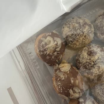 Kurabiyede Hamam Böceği, Çalışanların Saygısız Davranışı