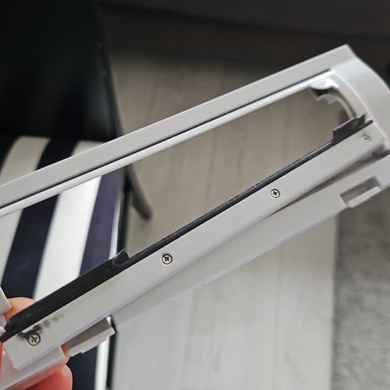 Roborock Q8 Max Pro Robot Süpürge Fırça Kapağı Kırıldı: Garanti Değişim Talebi