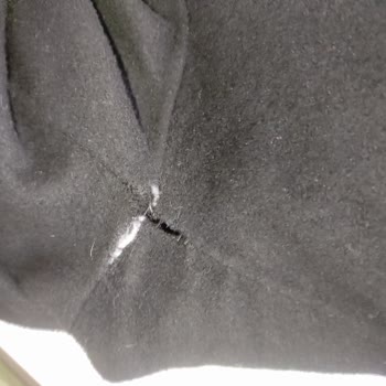 Kaz Tüyü Yelekli Kabanın Dikiş Sorunu Ve Ücretsiz Değişim Talebi