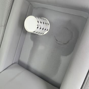 İnallar Hyundai Servisinde Aracın İçine Çay Ve Kahve Dökülmesi Ve Saygısız Kullanımı