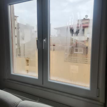 Pimapen Camlarda Yoğun Buharlaşma Ve Su Sızıntısı
