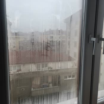 Pimapen Camlarda Yoğun Buharlaşma Ve Su Sızıntısı