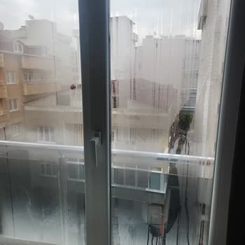 Pimapen Camlarda Yoğun Buharlaşma Ve Su Sızıntısı