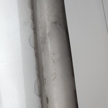 Pimapen Camlarda Yoğun Buharlaşma Ve Su Sızıntısı