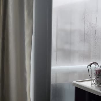 Pimapen Camlarda Yoğun Buharlaşma Ve Su Sızıntısı