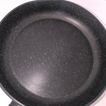 Korkmaz Mutfak Eşyaları Tava Isı Kaynaklı Olarak Eğildi