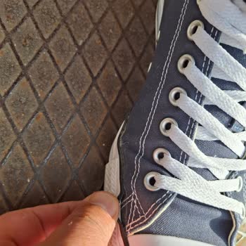 Lacivert Convers Erkek Ayakkabısında Kısa Sürede Açılma Ve Değişim Talebi