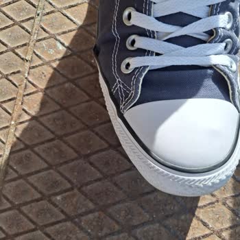 Lacivert Convers Erkek Ayakkabısında Kısa Sürede Açılma Ve Değişim Talebi