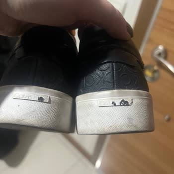 Hayal Kırıklığı Yaratan Calvin Klein Ayakkabısında Logo Soyulması Ve Taban Açılması