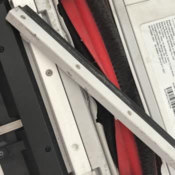 Garanti Kapsamındaki Robot Süpürge Parçasının Kendi Kendine Kırılması Ve Çözüm Talebi