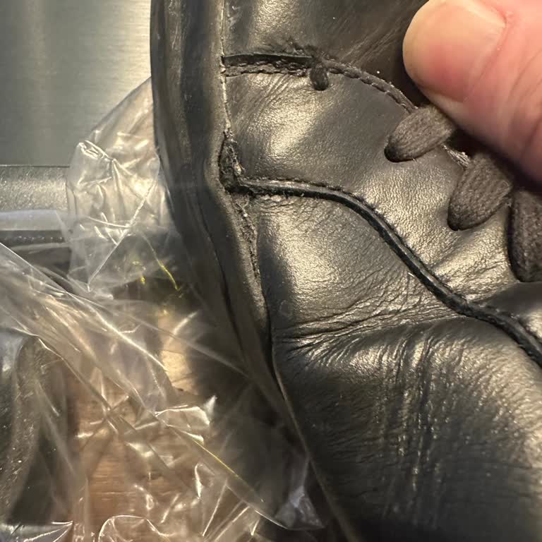 Calvin Klein Ayakkabısında Sol İç Kısım Açıldı Ve İade Reddi