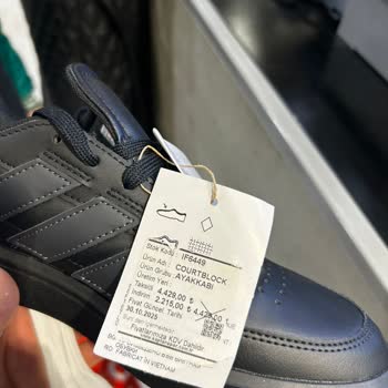 Etiket Fiyatı Kasa Fiyatından Farklı Olduğu İçin Adidas Mağazasında Şikayet