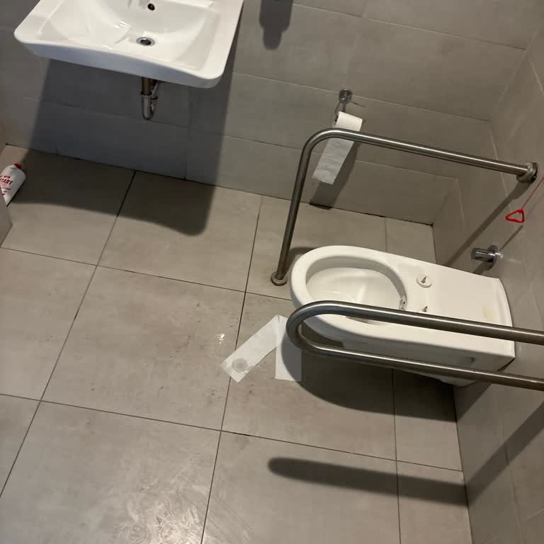 Hastane Tuvalet Temizliği Ve Kantin Eksikliği Mağduriyet Yaratıyor