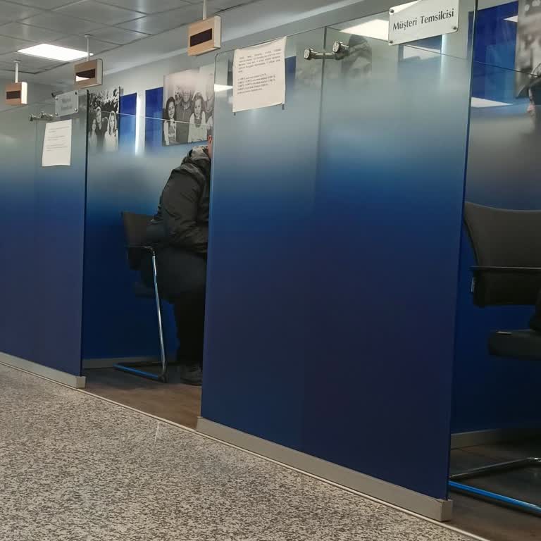 İş Bankası Adapazarı Şubesinde Personel Eksikliği Bekleme Süresini Uzatıyor