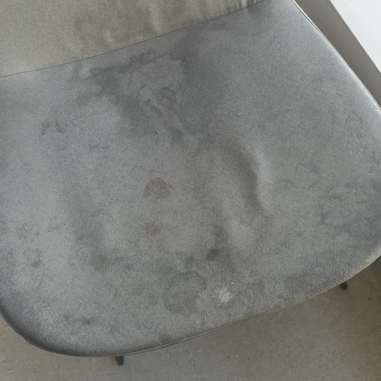 Hastane Engelli Park Yeri Kontrolsüz, Hijyenik Olmayan Sandalyeler