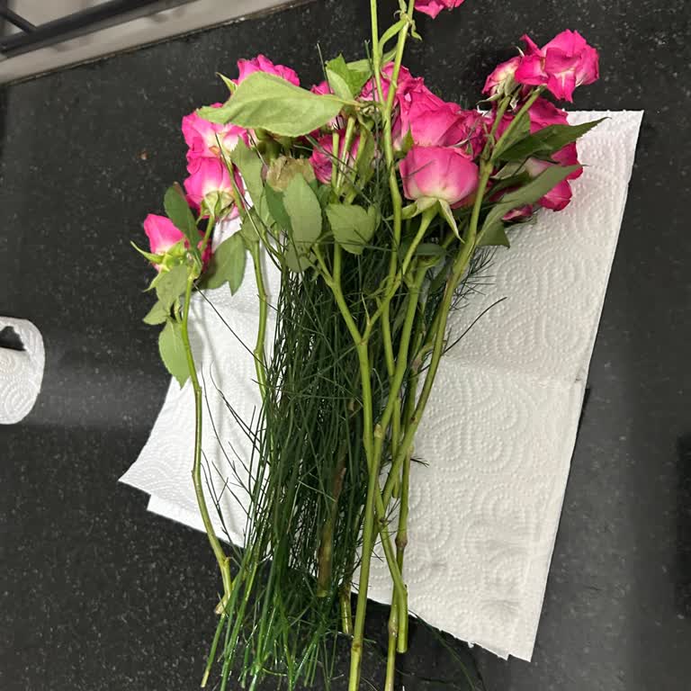 Gecikmeli Teslimat Ve Bantlı Kırık Güller Nedeniyle Hayal Kırıklığı