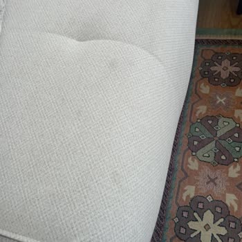 Kumaş Lekesi Ve Sünger Çökmesiyle Karşılaşılan Ayıplı Koltuk, Servisin İlgisiz Yaklaşımı