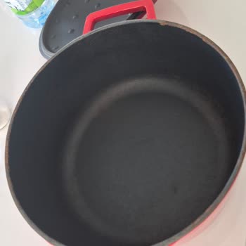 Lava Döküm Tenceremin Kapağın Oturduğu İç Kısmında Paslanma Sorunu Var