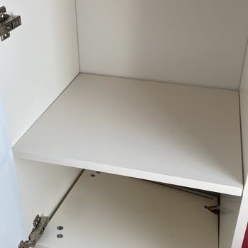 Dolabın Kırılmasıyla 20 Bin TL Zarar Makyaj Masası Devrildi Ve Yetkililer Sessiz