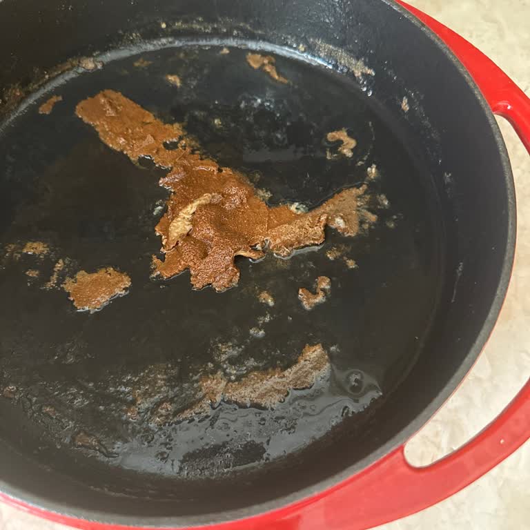 Lava Döküm Tencerede Sürekli Yapışma Ve Yanma Problemi