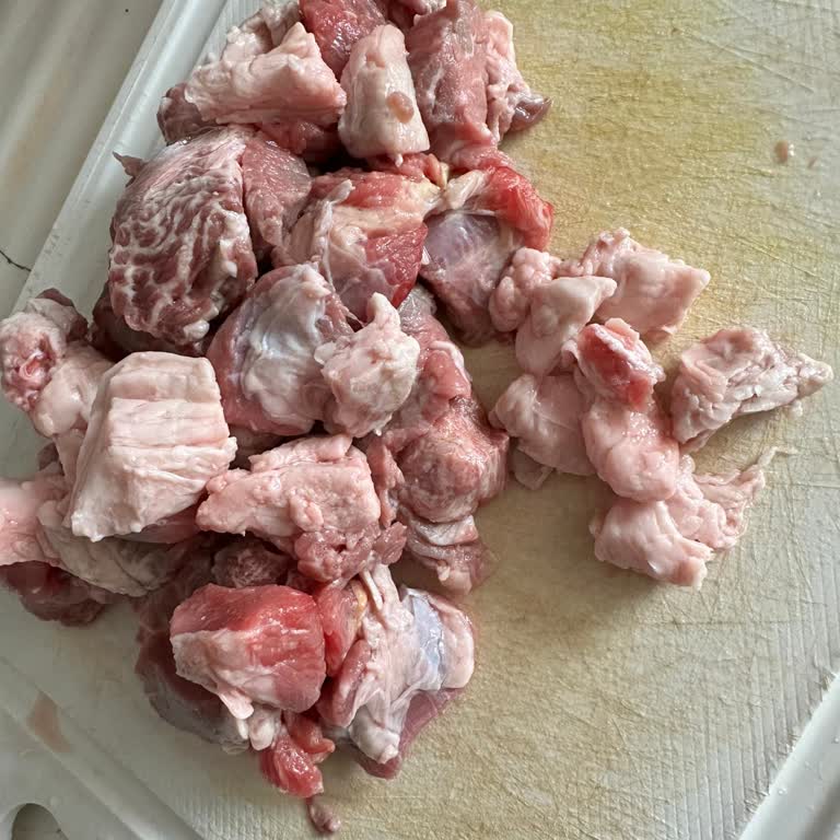 Migros'tan Yağlı Ve Taze Olmayan Kuşbaşı Et Şikayeti