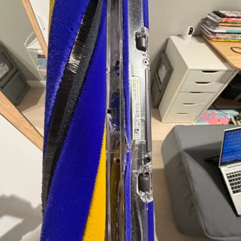Dyson V12 Lazer Başlığındaki Fırça Parçası Çıktı, Çağrı Merkezi Yetersiz Çözüm Sunuyor
